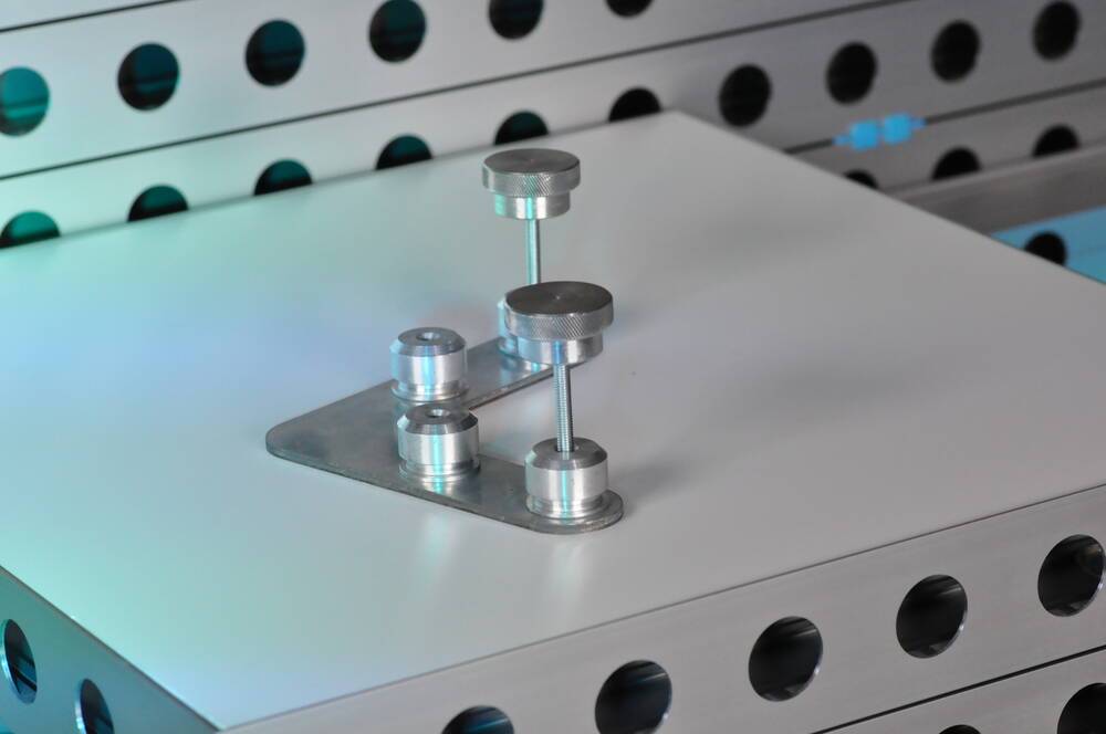 4-Pin Connectors