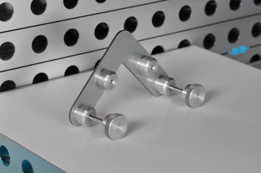 4-Pin Connectors